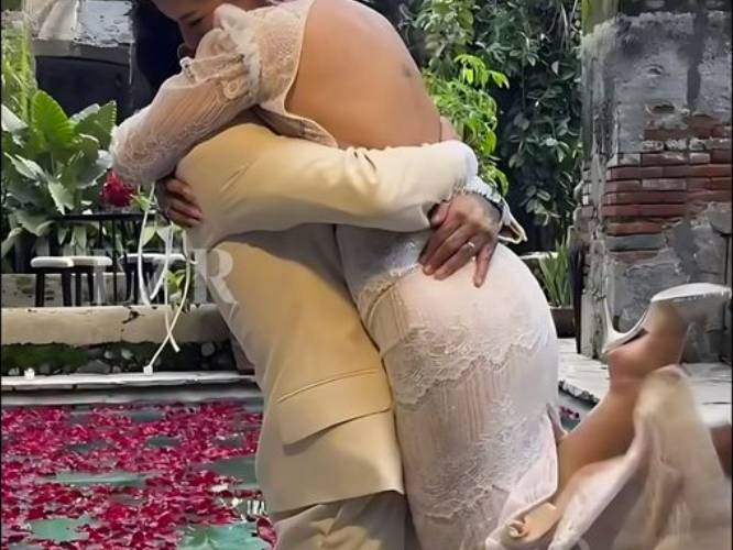 “¡Exclusivas revelaciones! Ángela Aguilar y #Nodal deslumbran con momentos sorprendentes de su boda junto a sus seres más cercanos.”