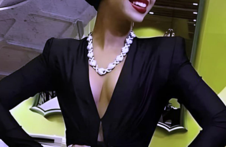 ¡Bomba! 😱🔥 Christian Nodal se rinde ante la cintura de Ángela Aguilar y desata miles de reacciones. 😳💖 ¿Qué más hay entre estos dos?